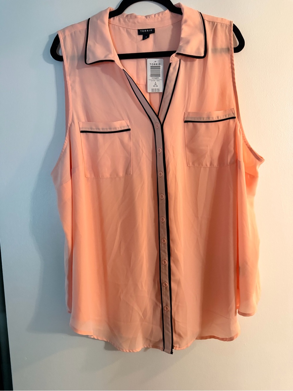torrid Peach Sleeveless Button-Front Blouse with Black Piping